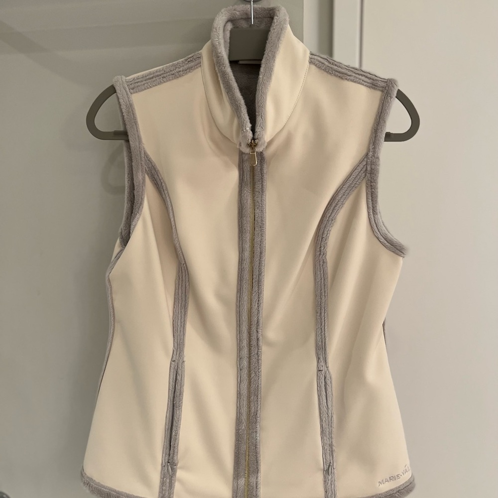 Beige vest with faux fur lining